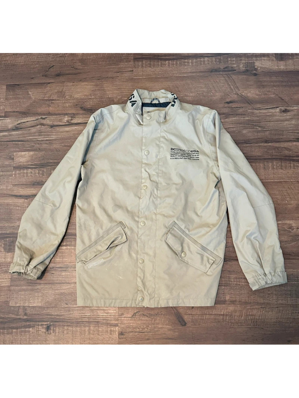 DC Shoe Co USA Beige Hooded Jacket Men's XL full zip windbreaker medium